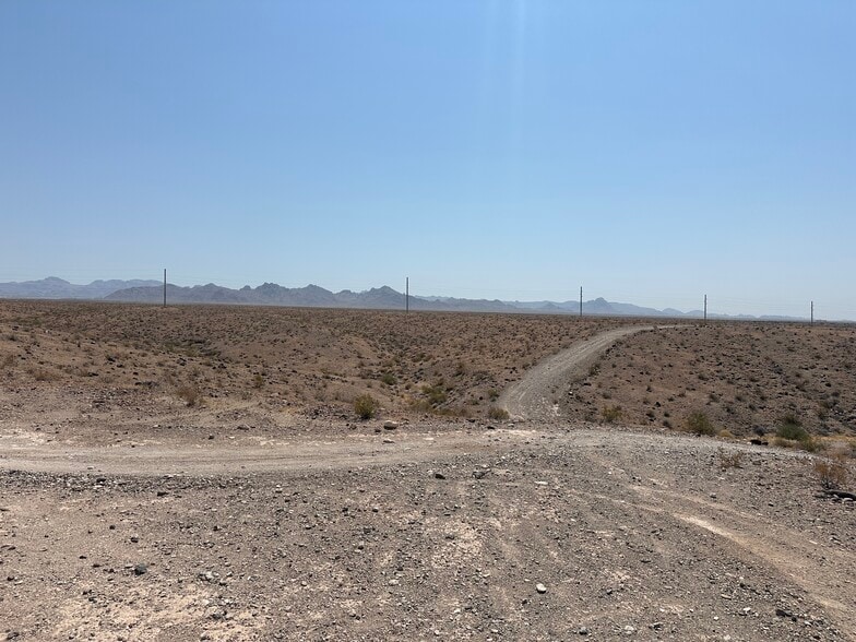 3414 Tres Alamos Dr, Bullhead City, AZ à vendre - Photo du bâtiment - Image 3 de 10