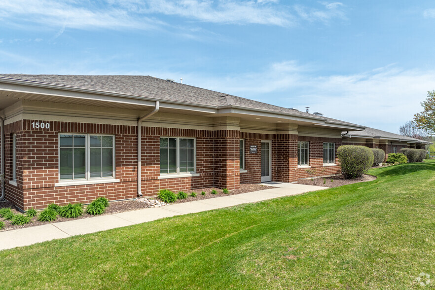 1500 Eisenhower Ln, Lisle, IL for lease - Primary Photo - Image 1 of 27