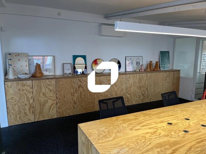 Office in Montreuil for lease - Building Photo - Image 3 of 7