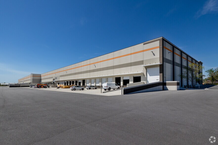 8332 Cypress Plaza Dr, Jacksonville, FL for lease - Building Photo - Image 3 of 8