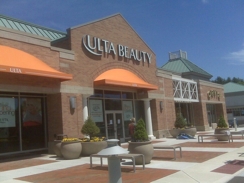 380 W Main St, Avon, CT à louer - Photo du bâtiment - Image 3 de 5