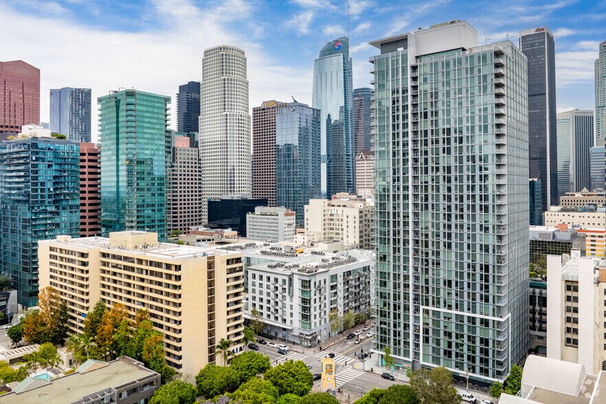 645 W 9th St, Los Angeles, CA à louer - Aérien - Image 2 de 8