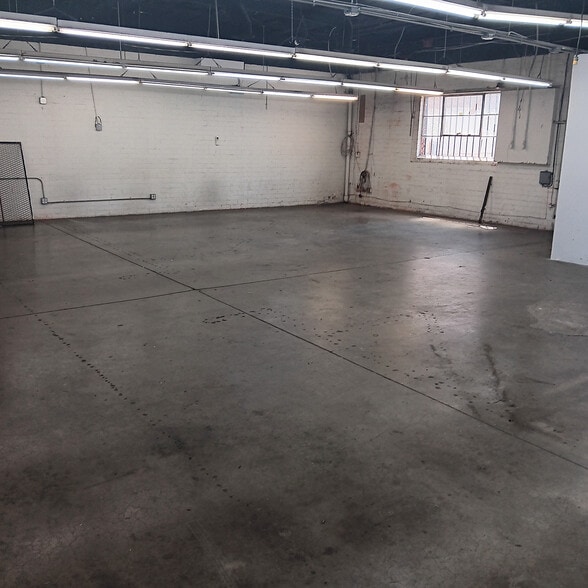 233 W 33rd St, Los Angeles, CA for lease - Interior Photo - Image 3 of 7