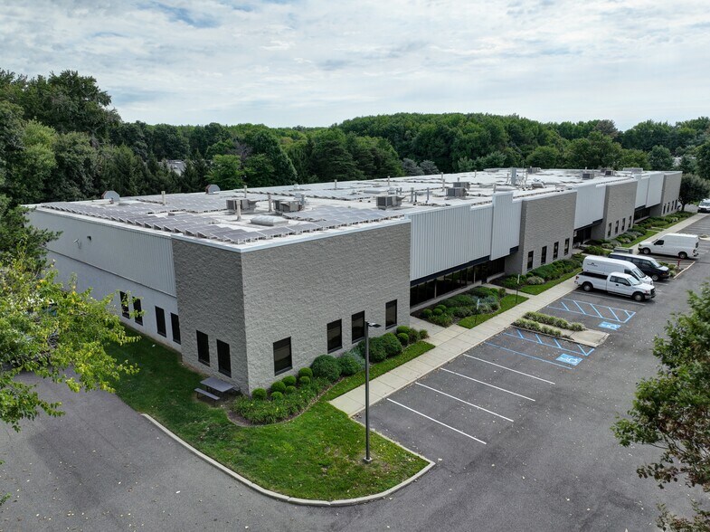 201 Commerce Dr, Moorestown, NJ à louer - Photo du bâtiment - Image 1 de 3
