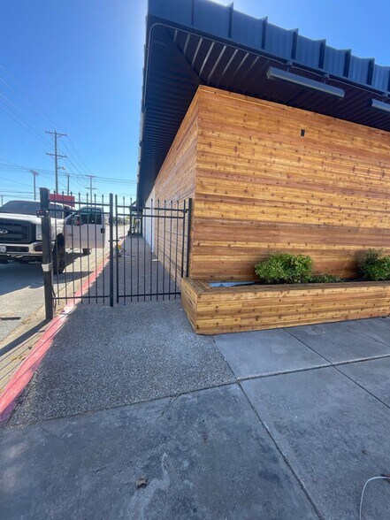 815 Pennsylvania Ave, Fort Worth, TX à louer - Photo du bâtiment - Image 3 de 9