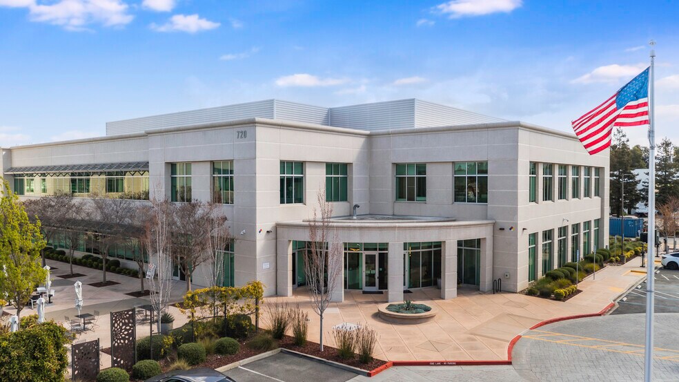 720 Bay Rd, Redwood City, CA à louer - Photo du bâtiment - Image 2 de 28