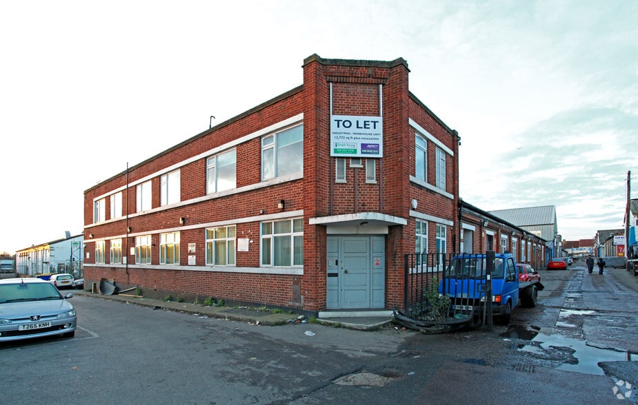Mount Pleasant, Wembley for sale - Primary Photo - Image 1 of 3