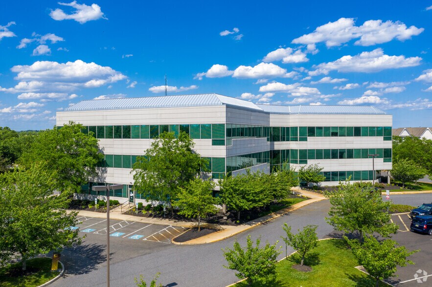 1000 Bishops Gate Blvd, Mount Laurel, NJ à louer - Photo du bâtiment - Image 2 de 5