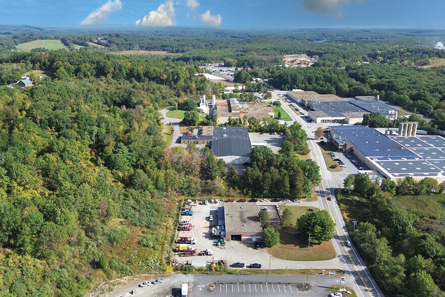 154 Pioneer Dr, Leominster, MA à vendre - Photo du bâtiment - Image 2 de 6