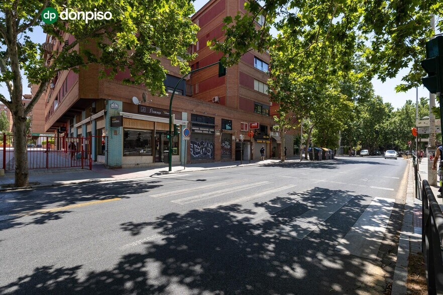 Commerce de détail dans Granada à vendre - Photo du bâtiment - Image 3 de 36