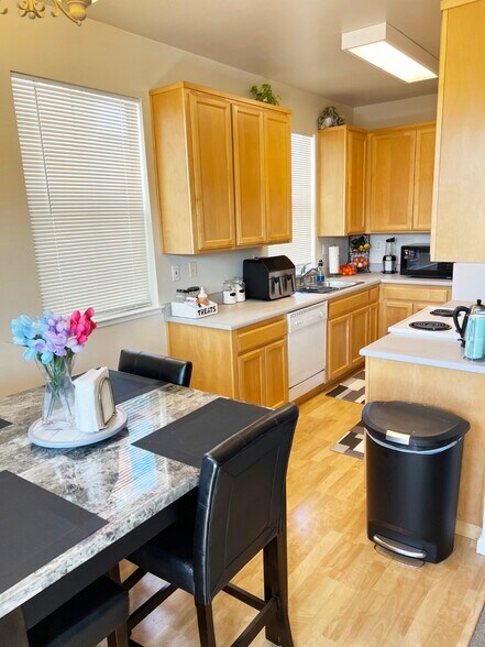 815 San Pablo Ave, Pinole, CA à vendre - Photo intérieure - Image 3 de 29
