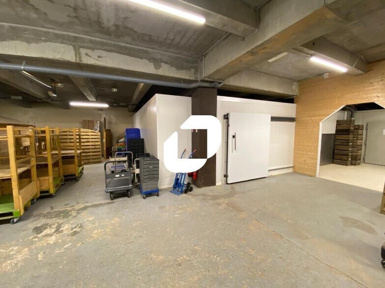 Flex in Sèvres for lease - Interior Photo - Image 2 of 7