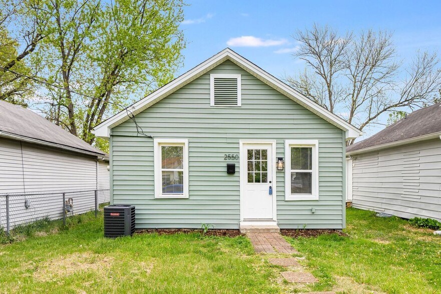 2550 Broadway St, New Albany, IN à vendre - Photo du bâtiment - Image 3 de 42