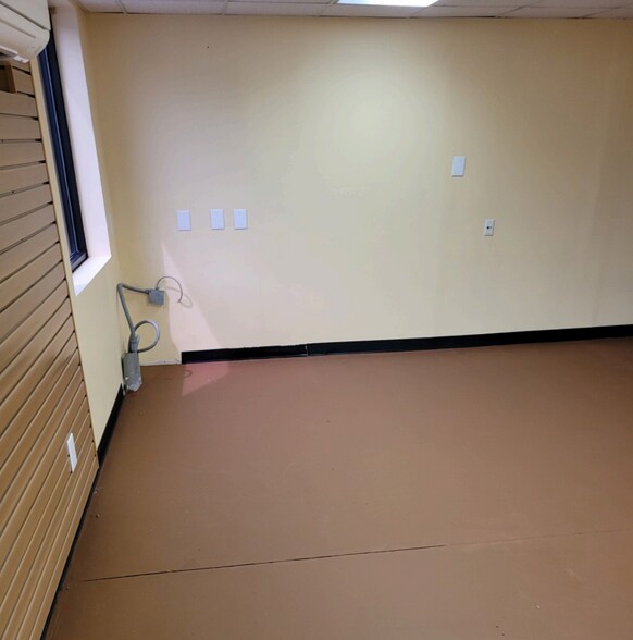 809 S Main St, Troutman, NC à louer - Photo intérieure - Image 3 de 7