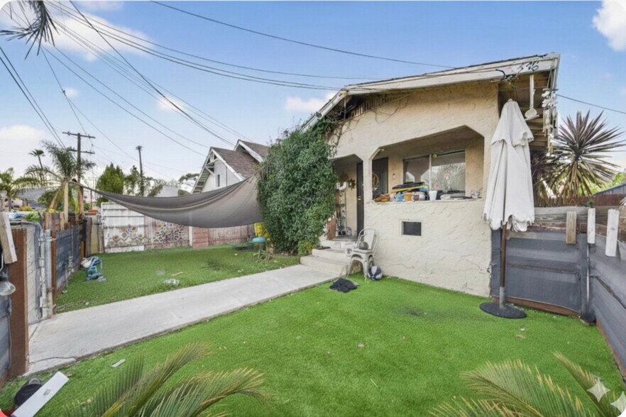 578 W Oliver St, San Pedro, CA à vendre - Photo du bâtiment - Image 2 de 11