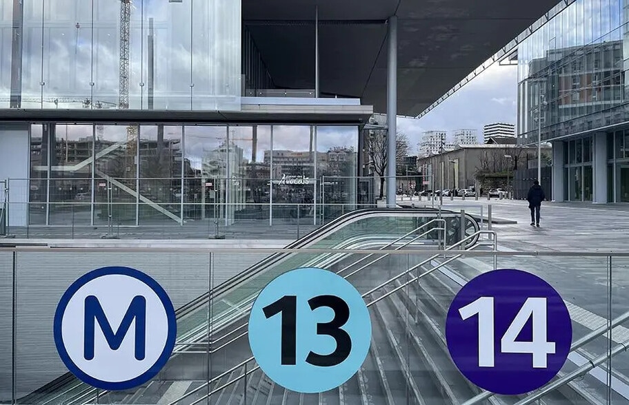 29 Avenue De La Porte De Clichy, Paris à vendre - Photo du bâtiment - Image 2 de 2