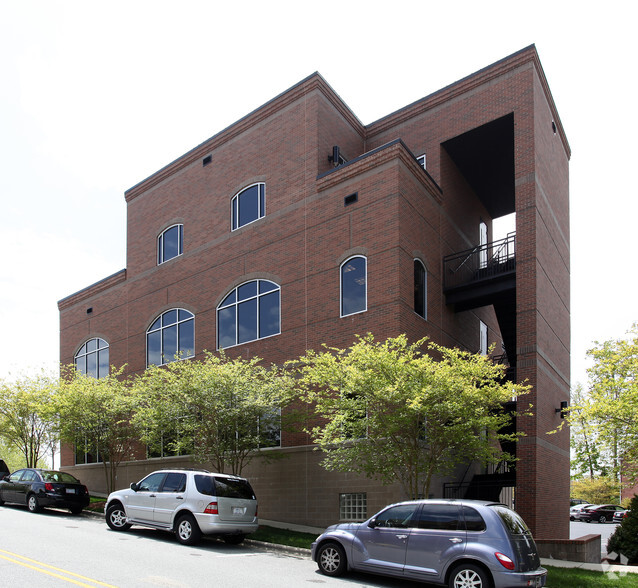 600 Market St, Chapel Hill, NC for lease - Building Photo - Image 3 of 34