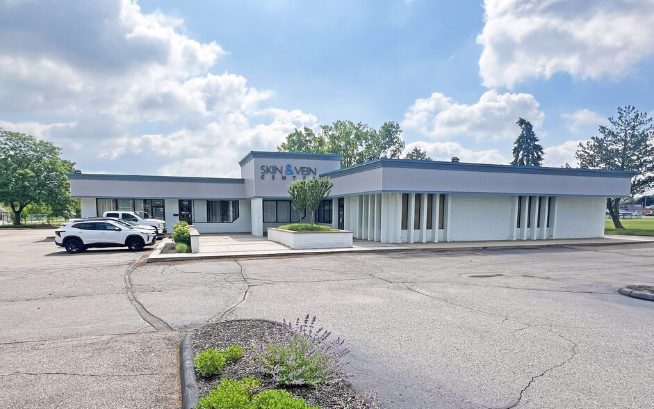 10982-10992 Middlebelt Rd, Livonia, MI for lease - Building Photo - Image 3 of 9