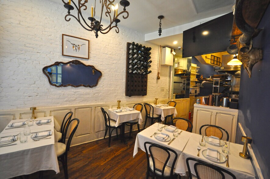 Hell's Kitchen Mixed Use Portfolio portefeuille de 2 propriétés à vendre sur LoopNet.ca - Photo du bâtiment - Image 2 de 14