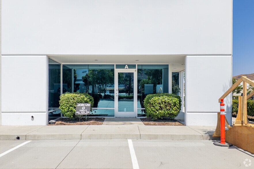 9106 Pulsar Ct, Corona, CA à louer - Photo du bâtiment - Image 3 de 4