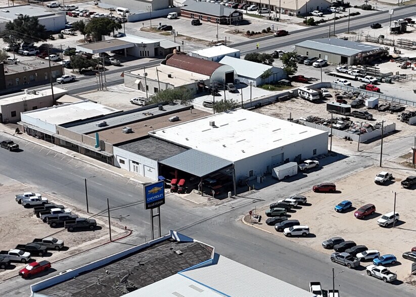 215 N Main Ave, Big Lake, TX à vendre - Photo du bâtiment - Image 3 de 20