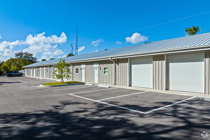 3801-3815 Oleander Ave, Fort Pierce, FL for lease - Building Photo - Image 2 of 6