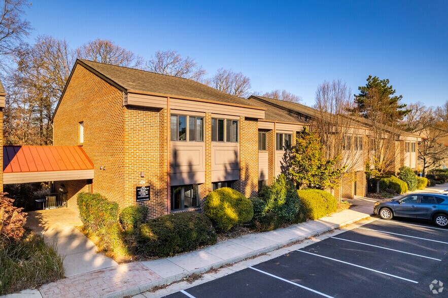 423-491 Carlisle Dr, Herndon, VA à louer - Photo du bâtiment - Image 2 de 5