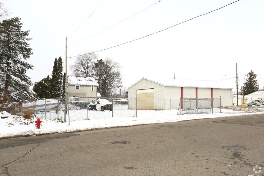 137 W State St, Montrose, MI à vendre - Photo du bâtiment - Image 2 de 3