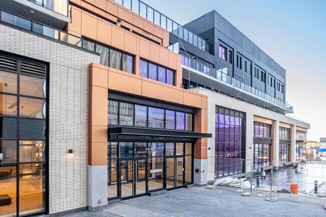 Plus de détails pour 10465 101 St NW, Edmonton, AB - Commerce de détail à louer