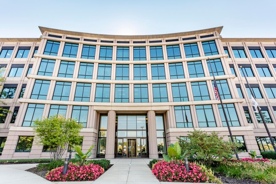 4320 Winfield Rd, Warrenville, IL à louer - Photo du bâtiment - Image 1 de 27