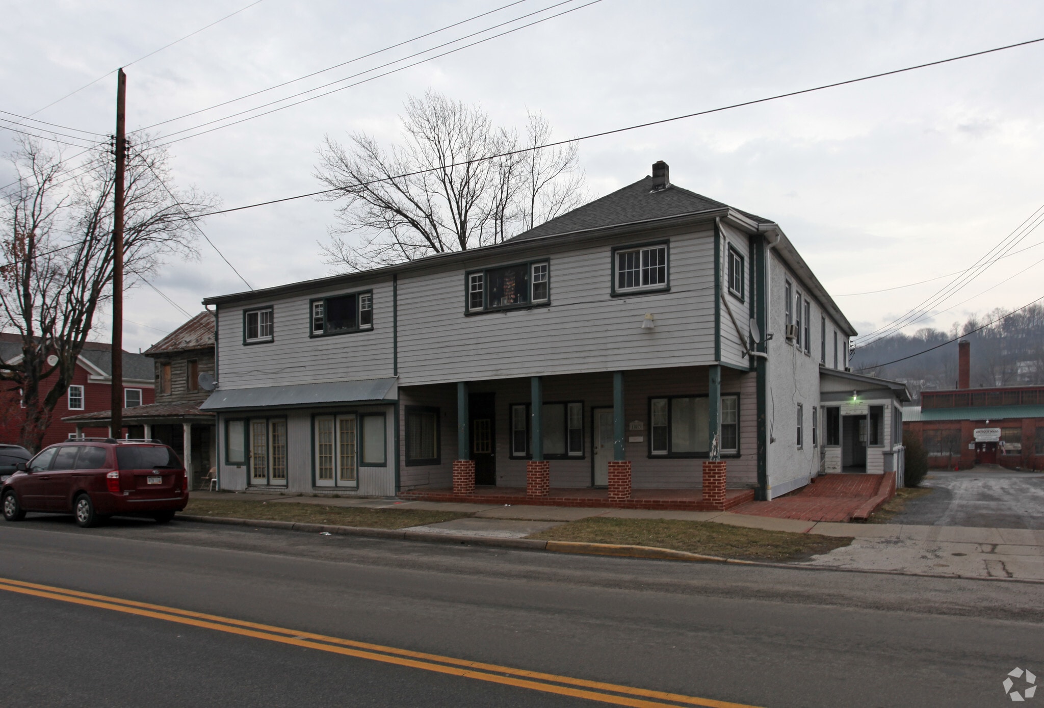 292 N Washington St, Berkeley Springs, WV for sale Primary Photo- Image 1 of 3
