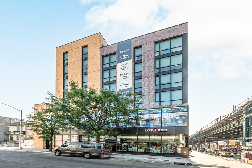 91-09 Roosevelt Ave, Jackson Heights, NY for lease - Primary Photo - Image 1 of 11