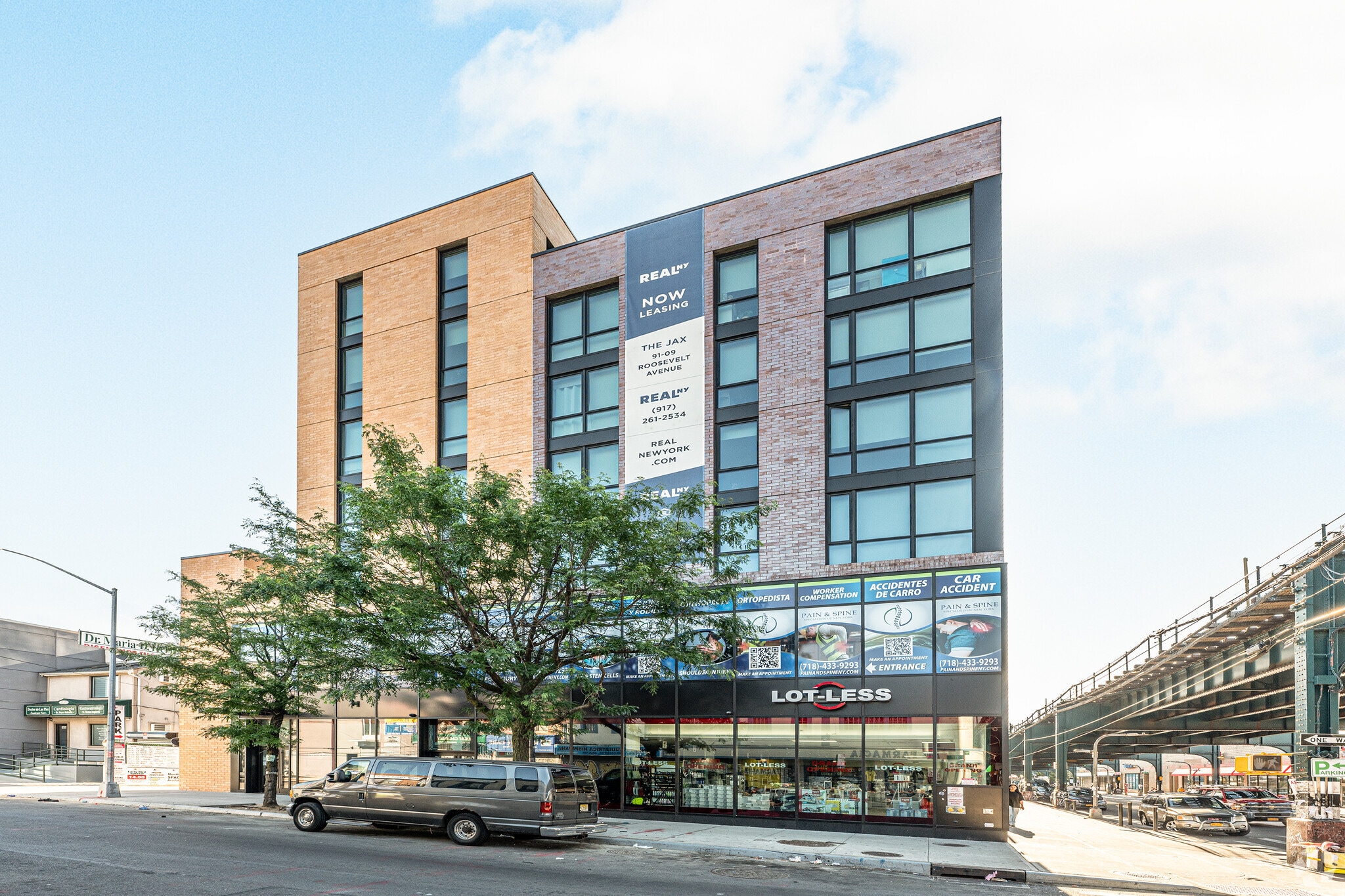 91-09 Roosevelt Ave, Jackson Heights, NY for lease Primary Photo- Image 1 of 12