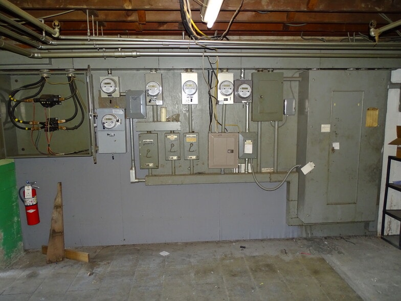 417 E Sunbury St, Shamokin, PA for sale - Interior Photo - Image 2 of 48