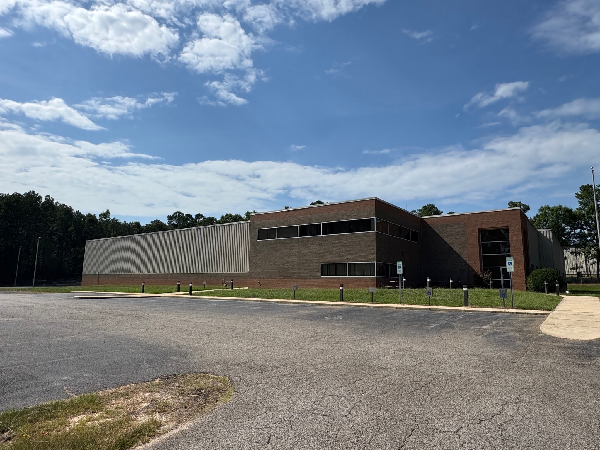5825 Clyde Rhyne Dr, Sanford, NC à louer Photo intérieure- Image 1 de 28