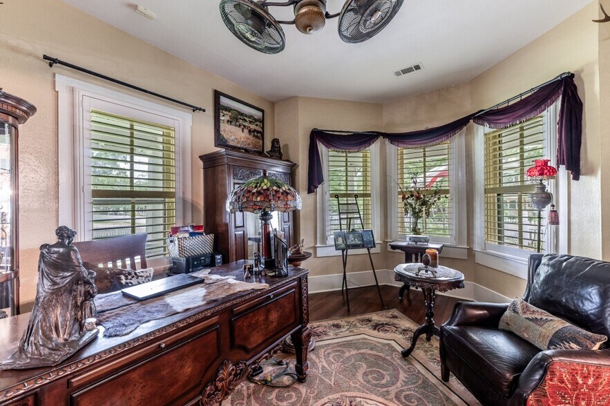 455 Gibbs St, New Waverly, TX à vendre - Photo intérieure - Image 2 de 6