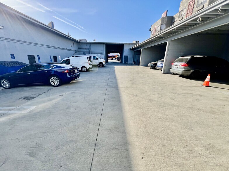 808 Hill St, Los Angeles, CA à louer - Photo du bâtiment - Image 2 de 6