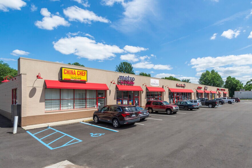 9219-9301 Wayne Rd, Romulus, MI for lease - Building Photo - Image 3 of 11