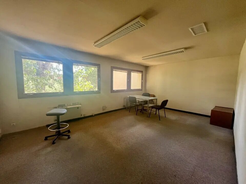Office in Arles for lease Building Photo- Image 1 of 6