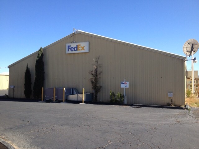 735-737 W Ridgecrest Blvd, Ridgecrest, CA à louer - Photo du bâtiment - Image 3 de 9