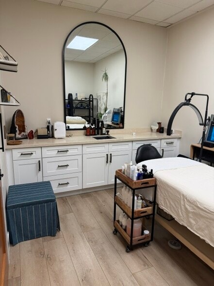 1518-1520 W Magnolia Blvd, Burbank, CA for lease - Building Photo - Image 3 of 6