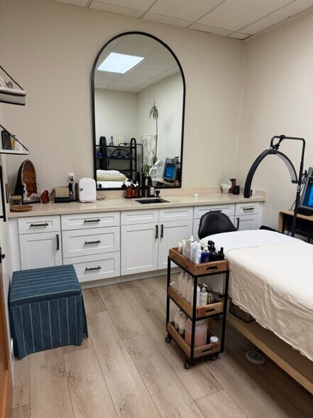 1518-1520 W Magnolia Blvd, Burbank, CA à louer - Photo du bâtiment - Image 3 de 6