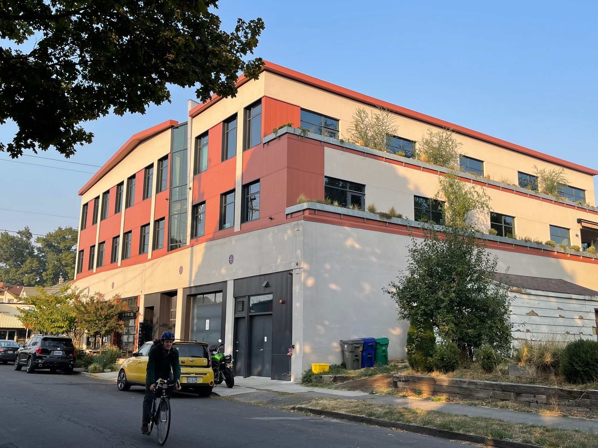 2512 SE 25th Ave, Portland, OR for lease Building Photo- Image 1 of 10