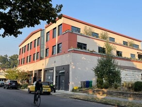 2512 SE 25th Ave, Portland, OR for lease Building Photo- Image 1 of 10