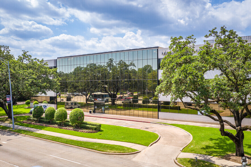 4710 Bellaire Blvd, Bellaire, TX for lease - Building Photo - Image 2 of 26