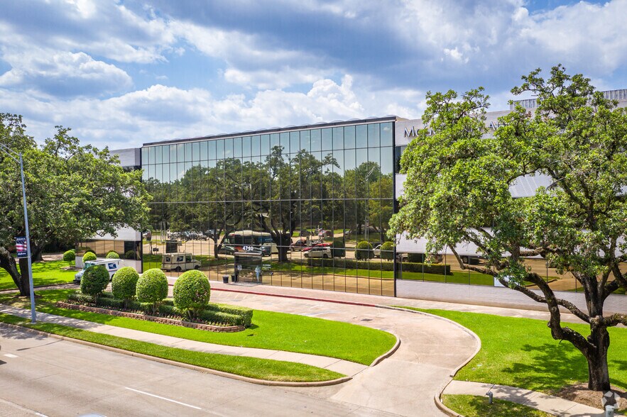 4710 Bellaire Blvd, Bellaire, TX à louer - Photo du bâtiment - Image 2 de 19