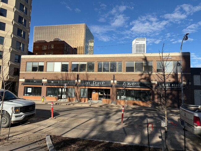 Plus de détails pour 10130-10132 105 St NW, Edmonton, AB - Bureau, Bureau/Commerce de détail à louer