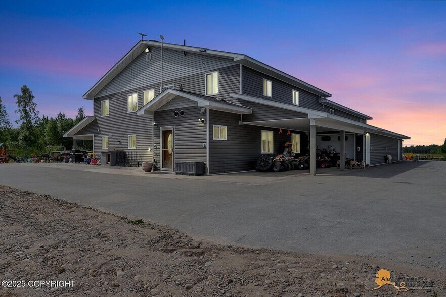 17275 S Moose Haven Cir, Wasilla, AK à vendre - Photo du bâtiment - Image 3 de 8
