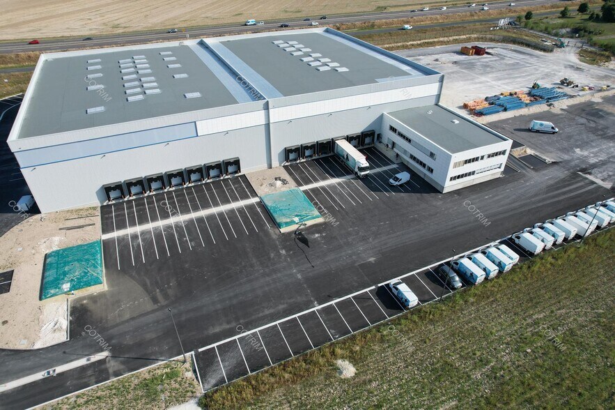 Industrial in Reims for lease - Aerial - Image 1 of 5