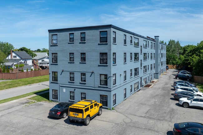 More details for 17-19 Collier St, St Catharines, ON - Multifamily for Sale